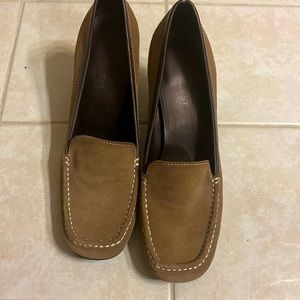 Tan Suede Nine West loafer heels size 8.5